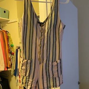 Striped linen romper with wood button and pockets